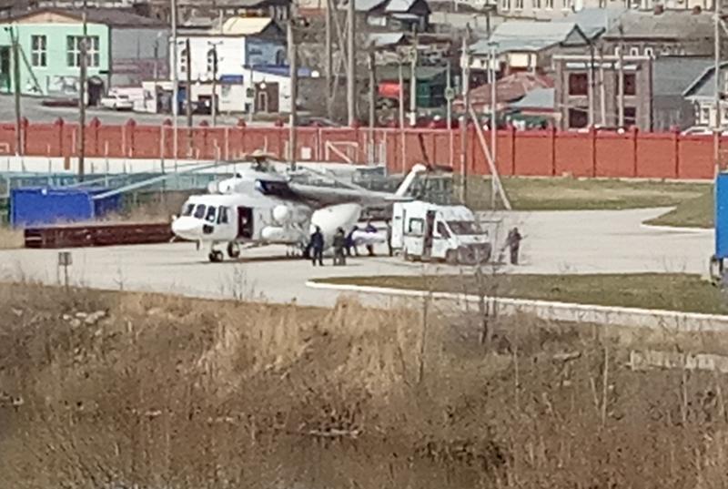 Женщину в крайне тяжелом состоянии на вертолете срочно доставили в больницу имени Середавина